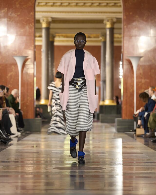 WOMEN_SS26_SHOW_RUNWAY_LOOKS_40_FIO01080_LV-COM_DII_1600x2000