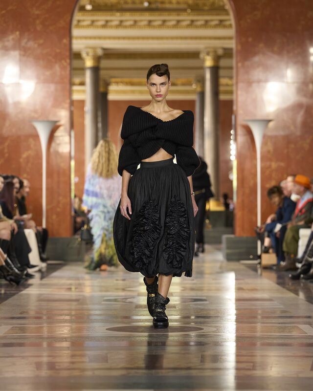 WOMEN_SS26_SHOW_RUNWAY_LOOKS_44_FIO01184_LV-COM_DII_1600x2000
