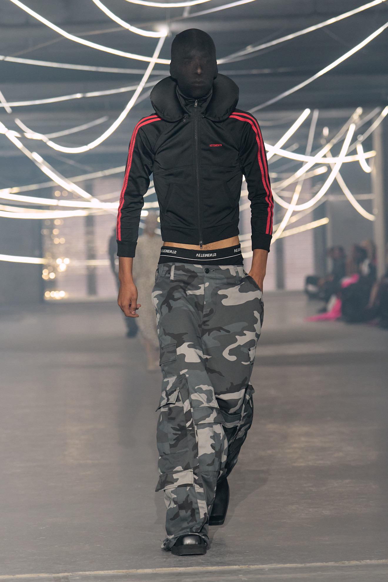 Vetements S26 025