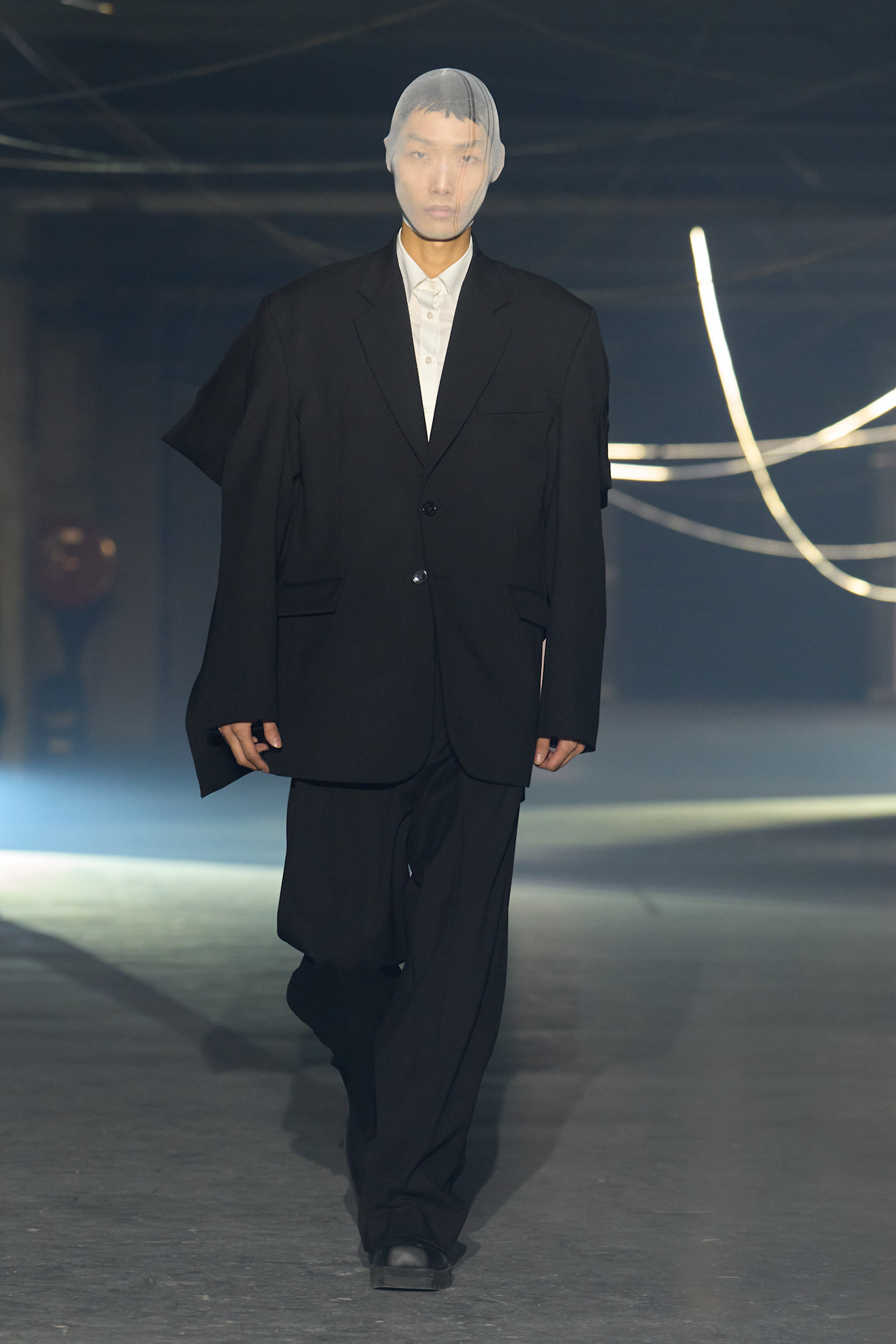 Vetements S26 057