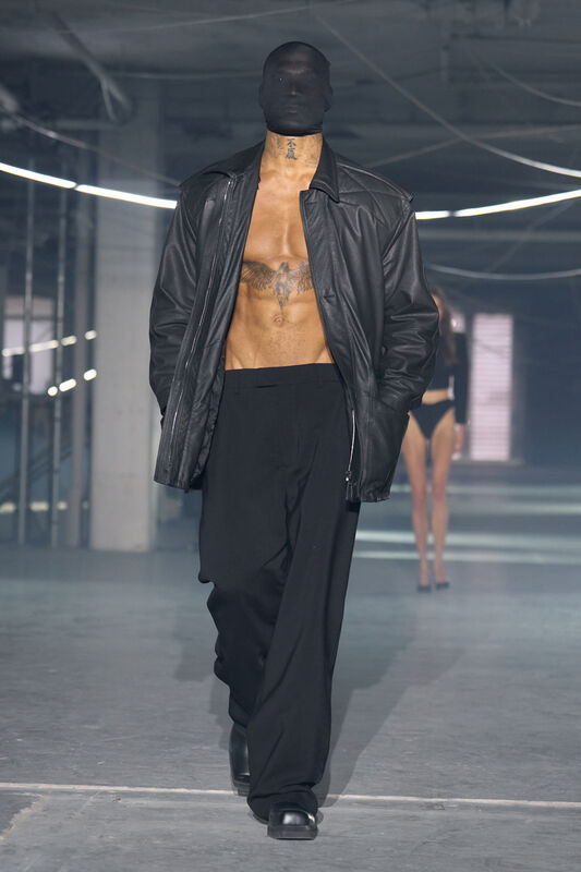 Vetements S26 010