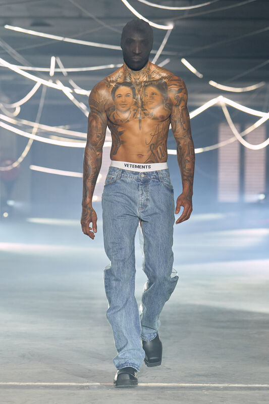 Vetements S26 028