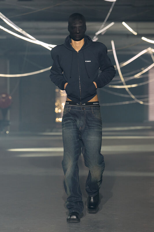 Vetements S26 033