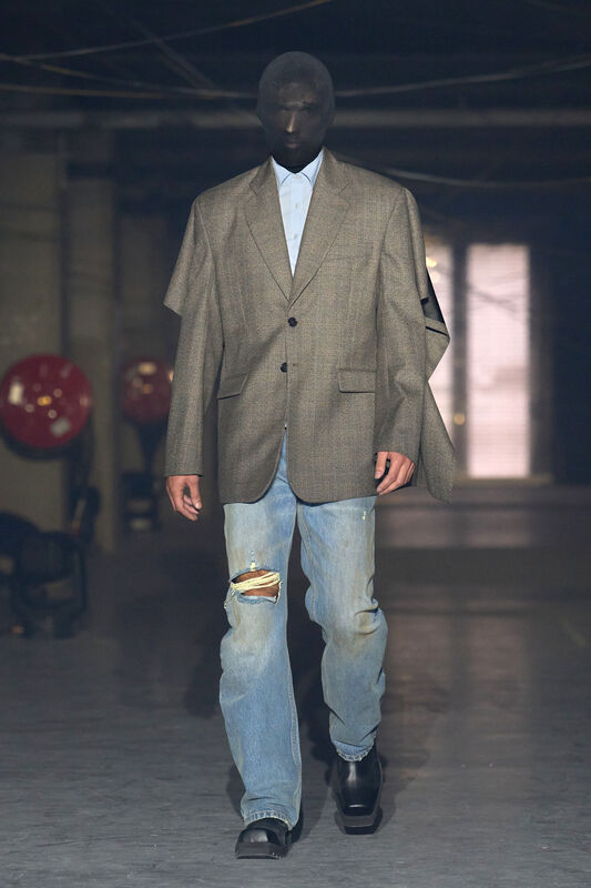 Vetements S26 035