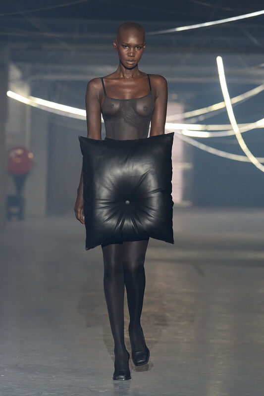 Vetements S26 050