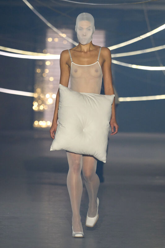 Vetements S26 051