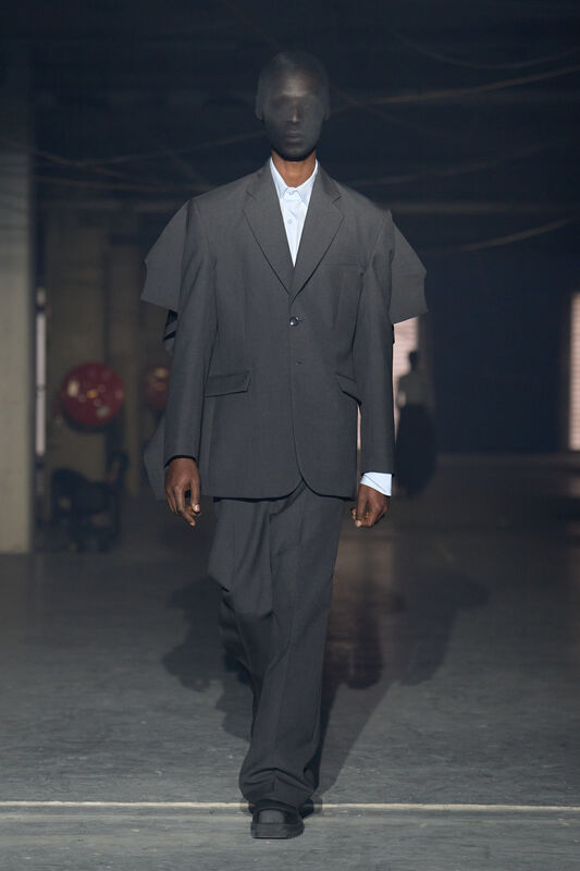 Vetements S26 054
