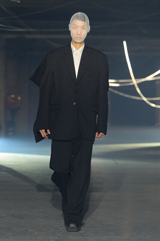 Vetements S26 057