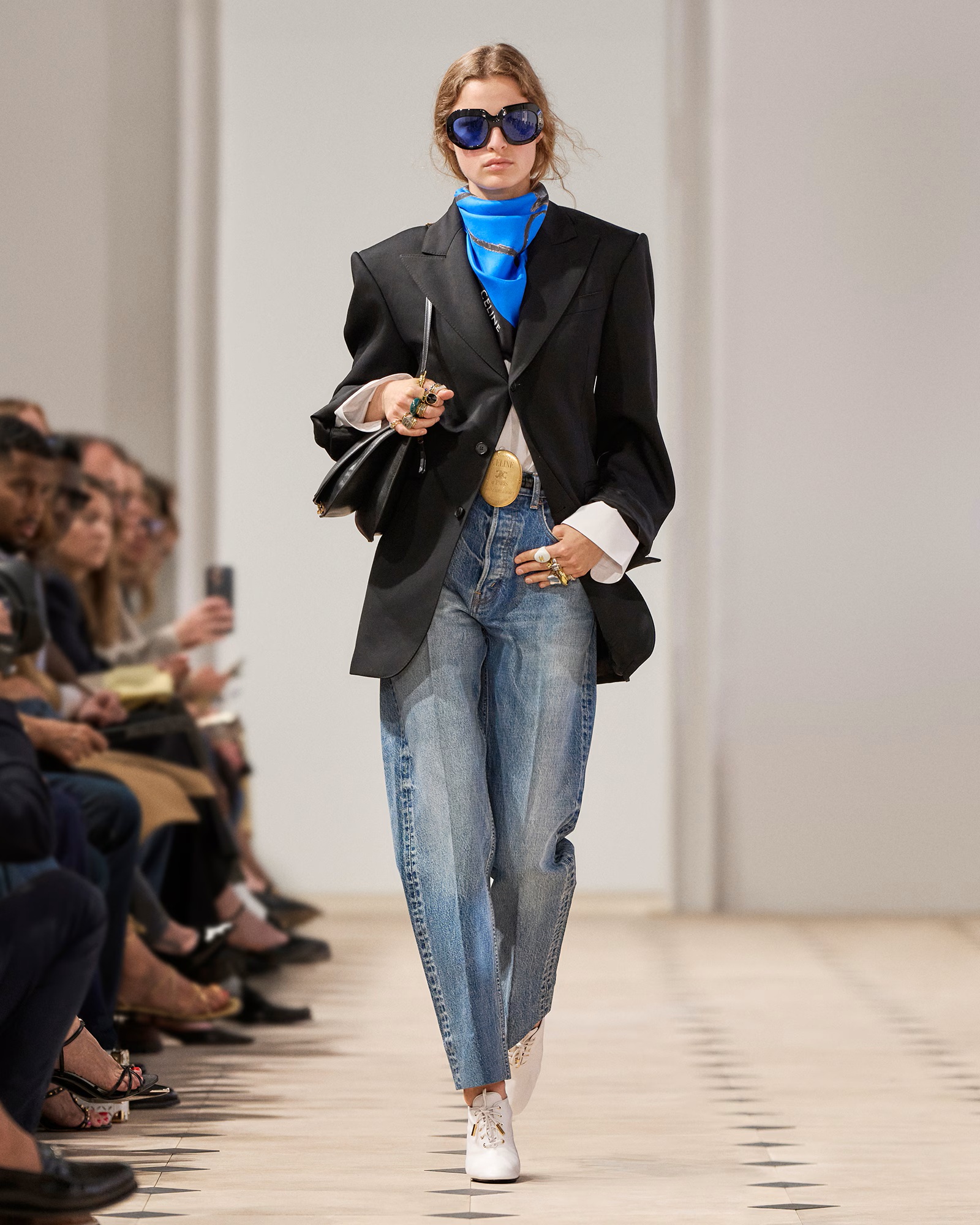 LOOK 19