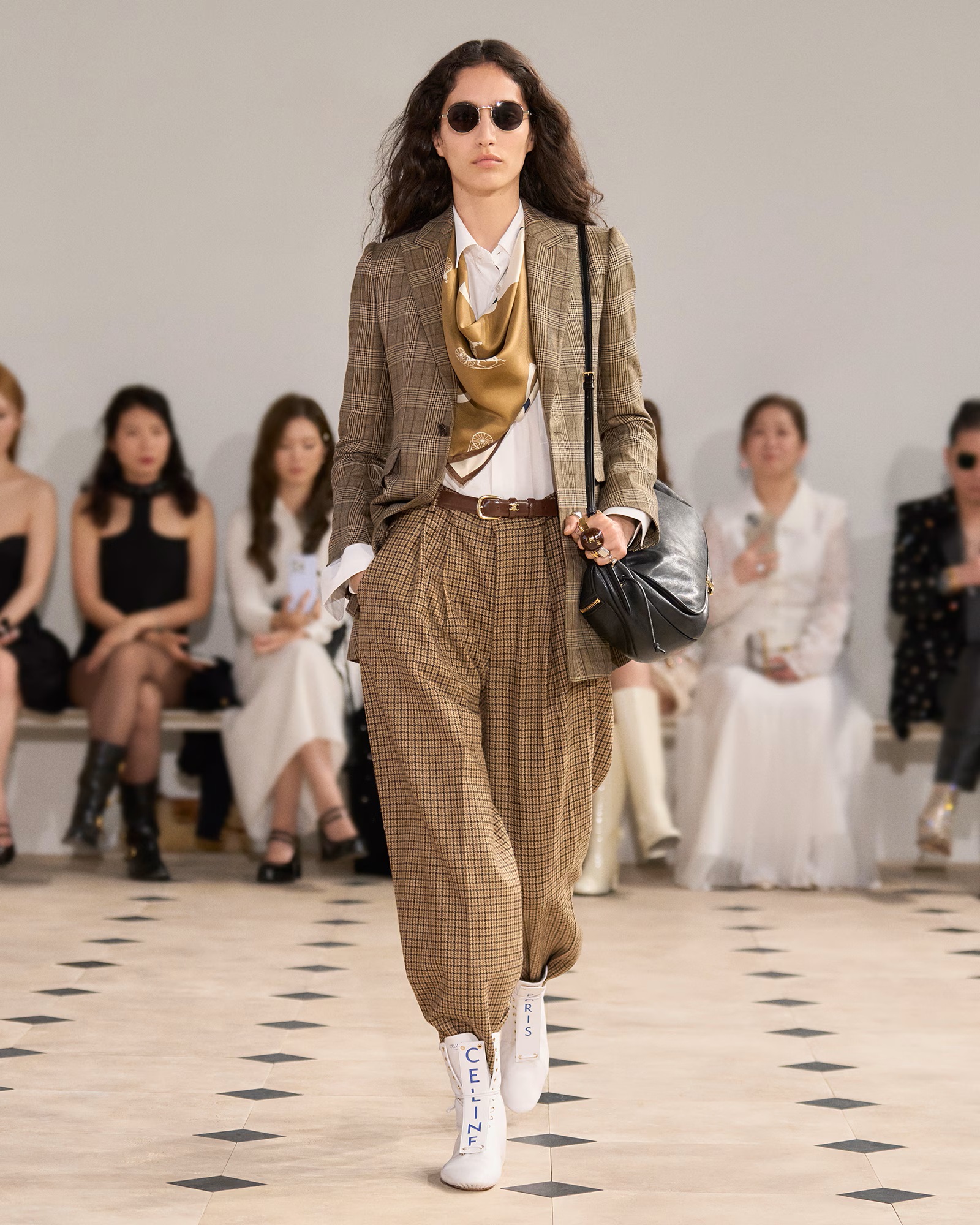 LOOK 24