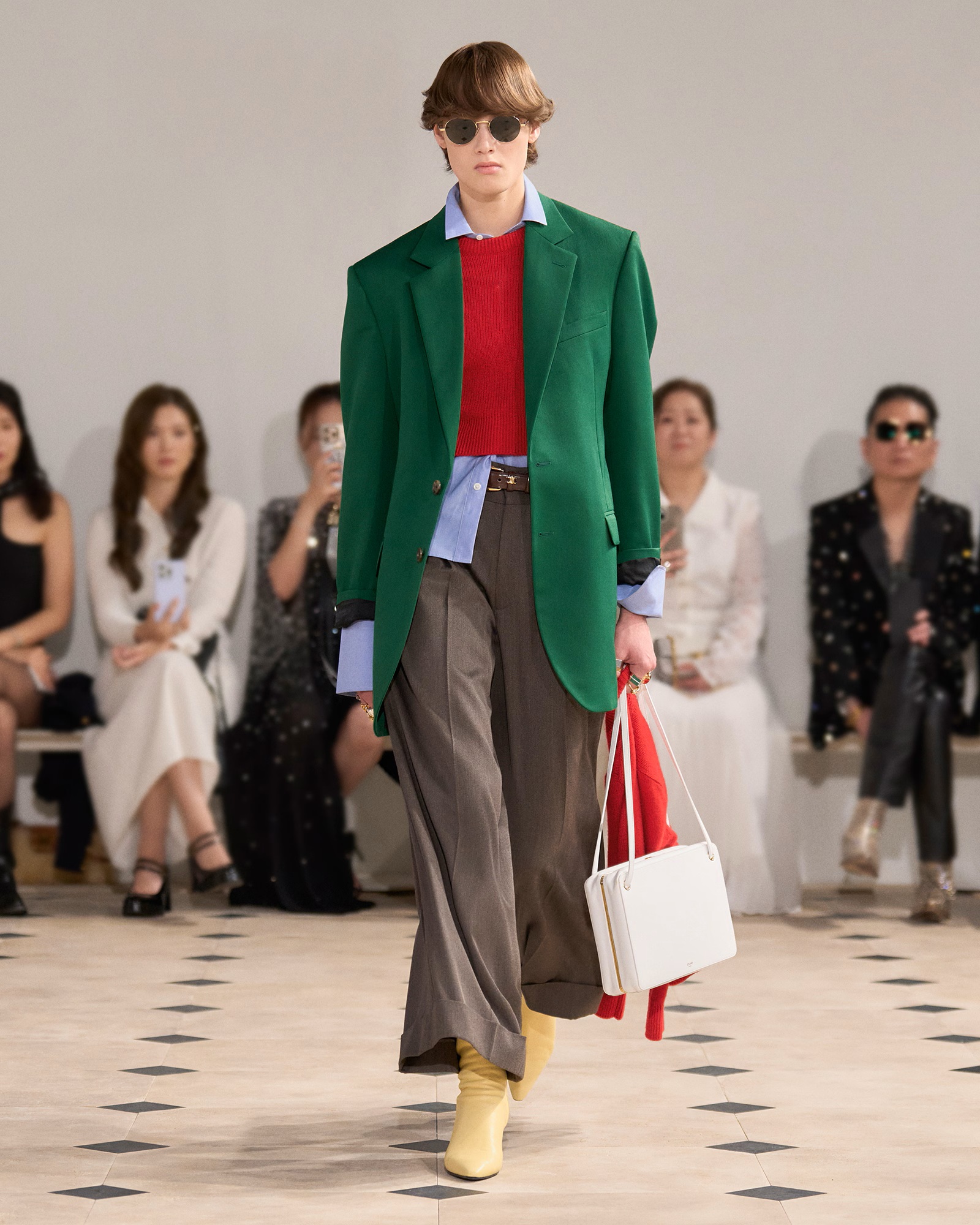 LOOK 28