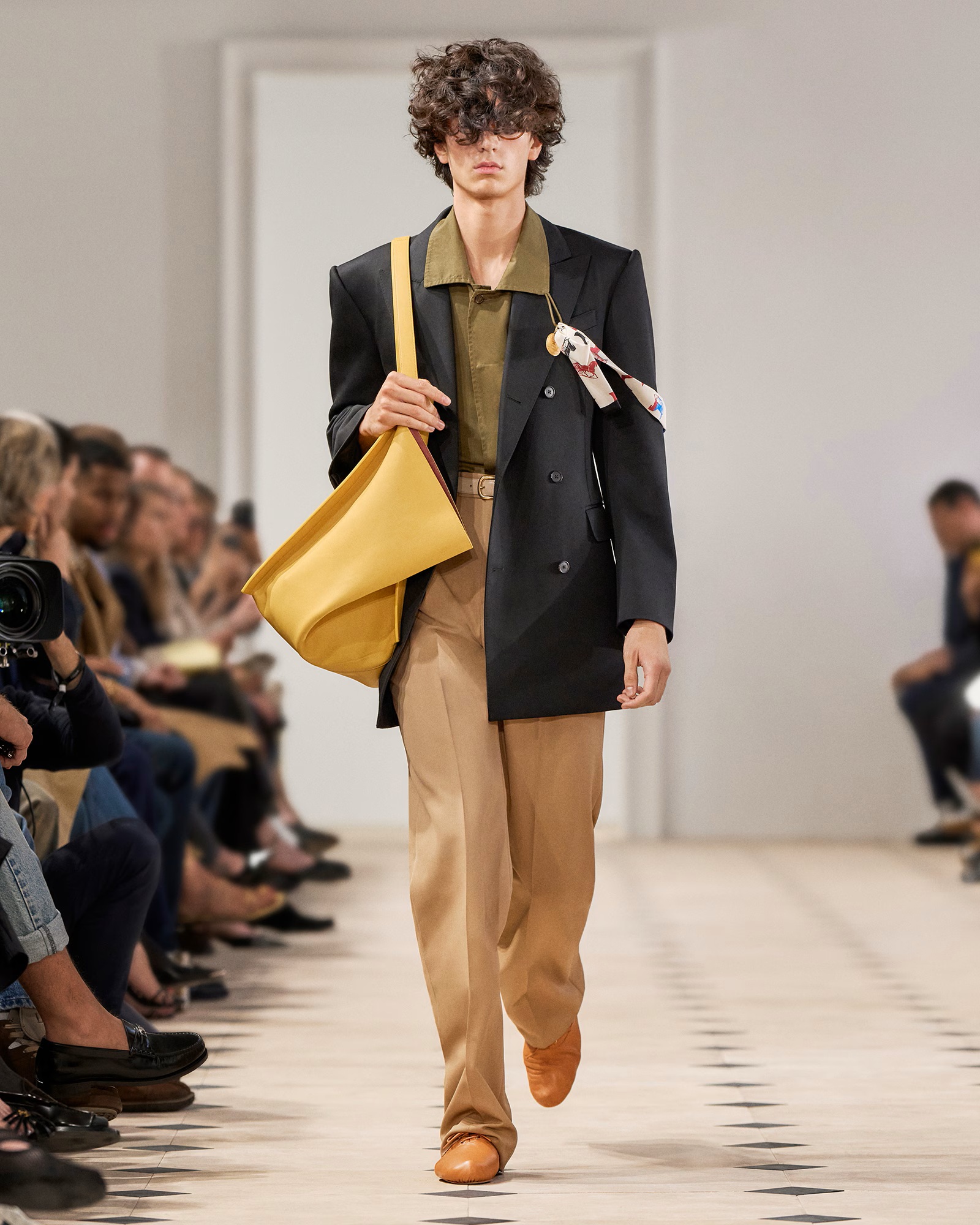 LOOK 29