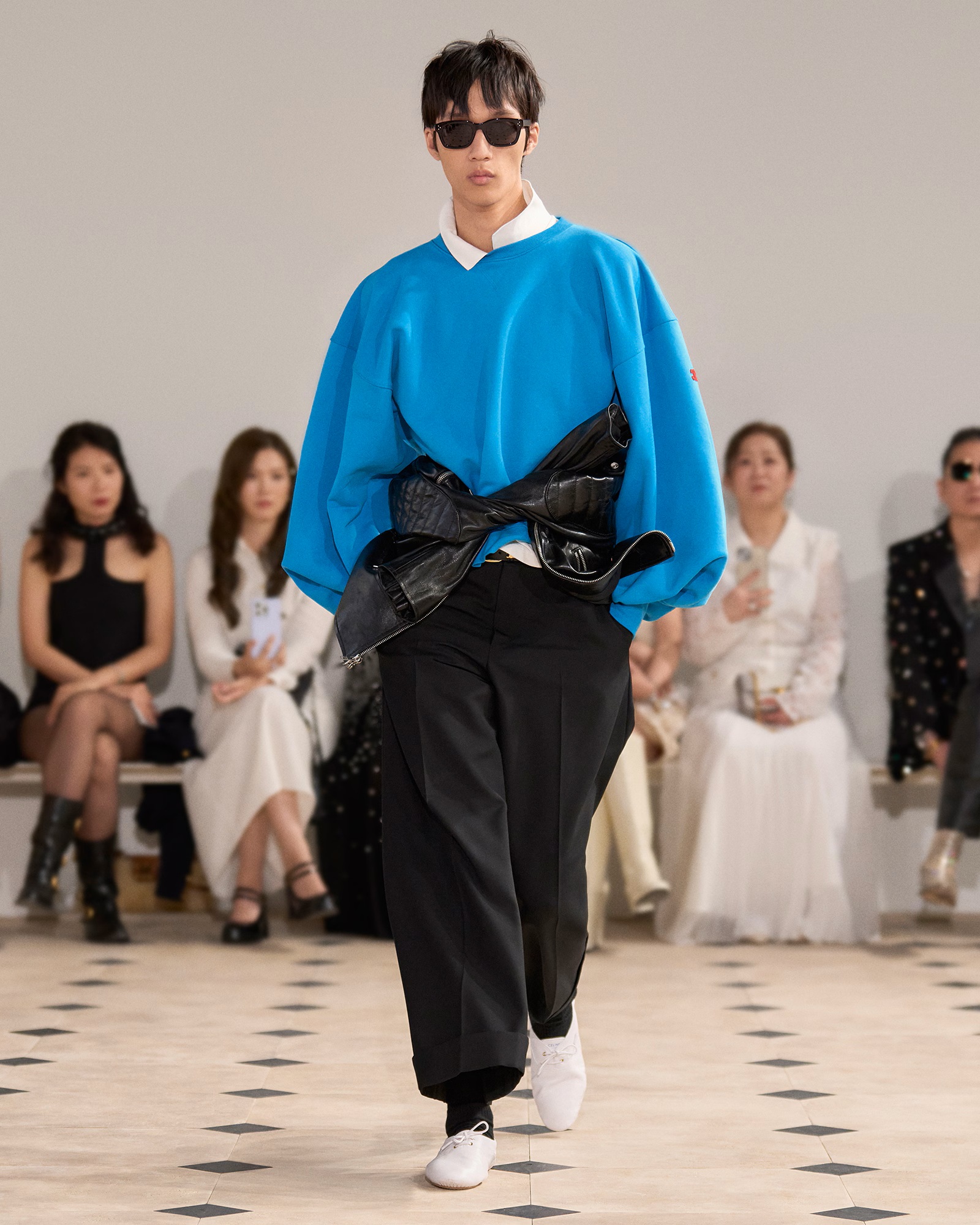 LOOK 32