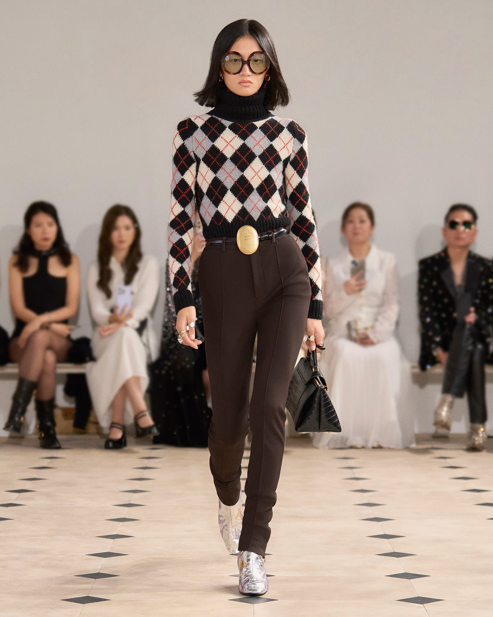 LOOK 38