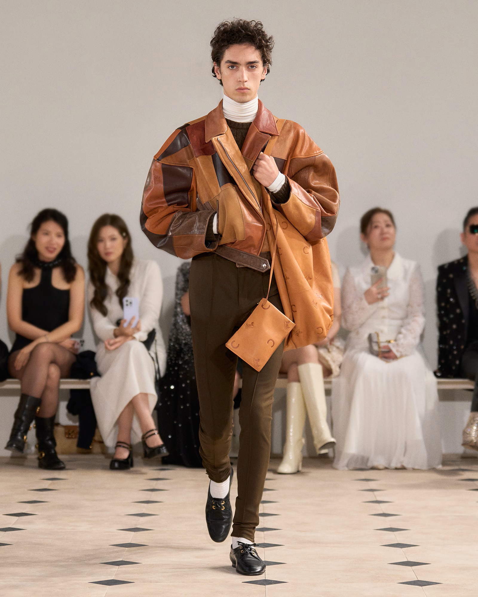 LOOK 44