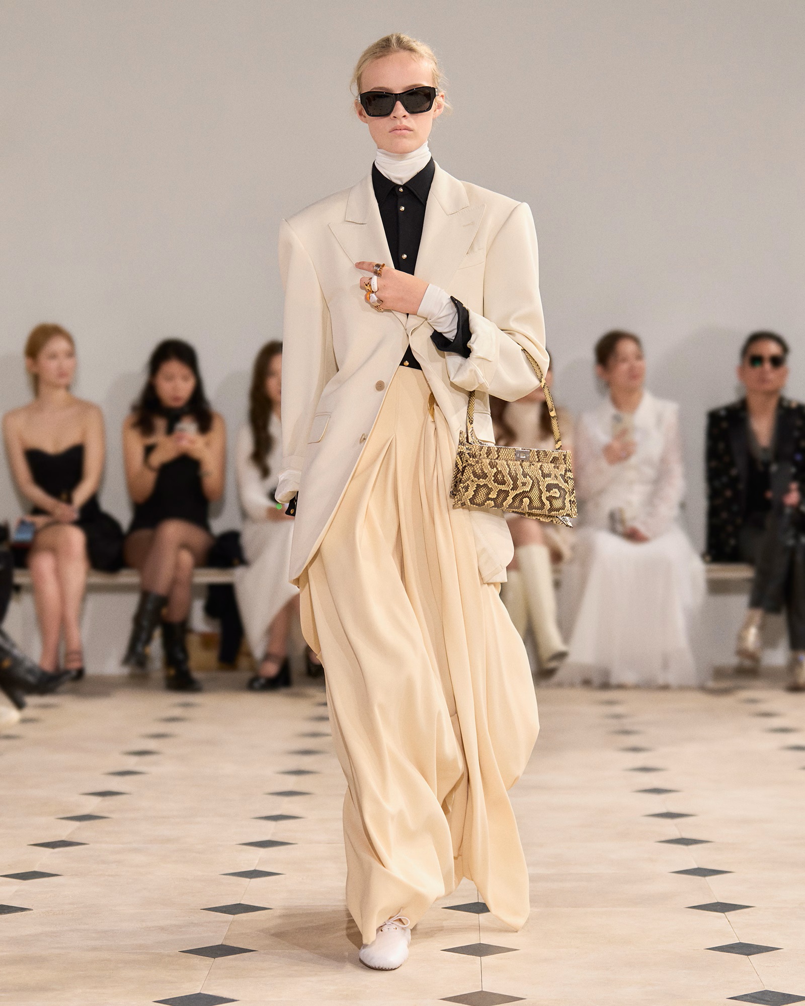 LOOK 62