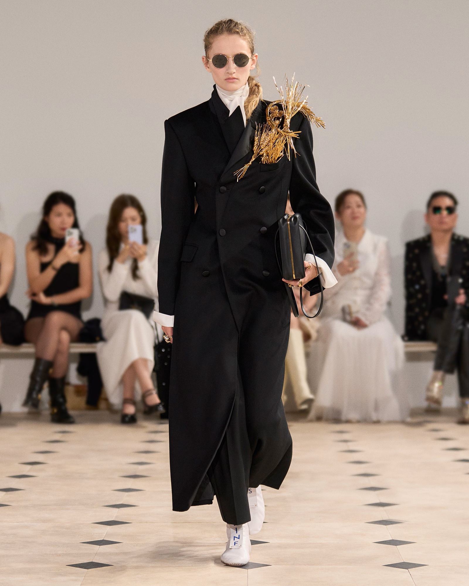 LOOK 72