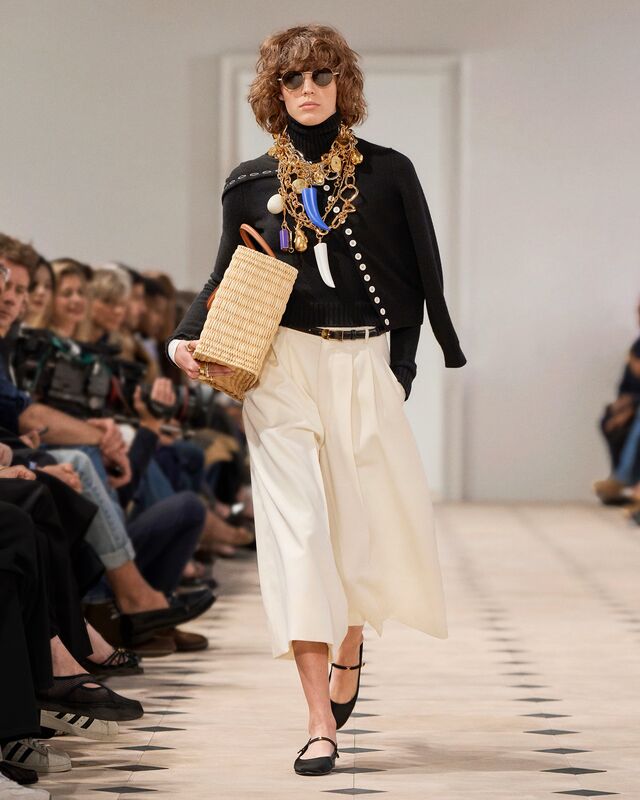 LOOK 02