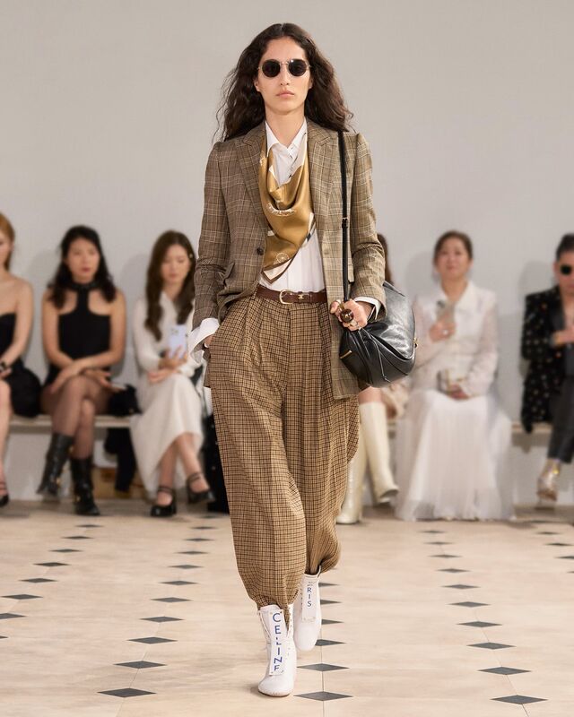 LOOK 24
