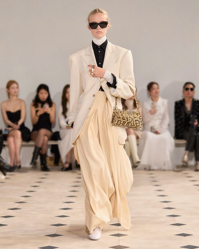 LOOK 62