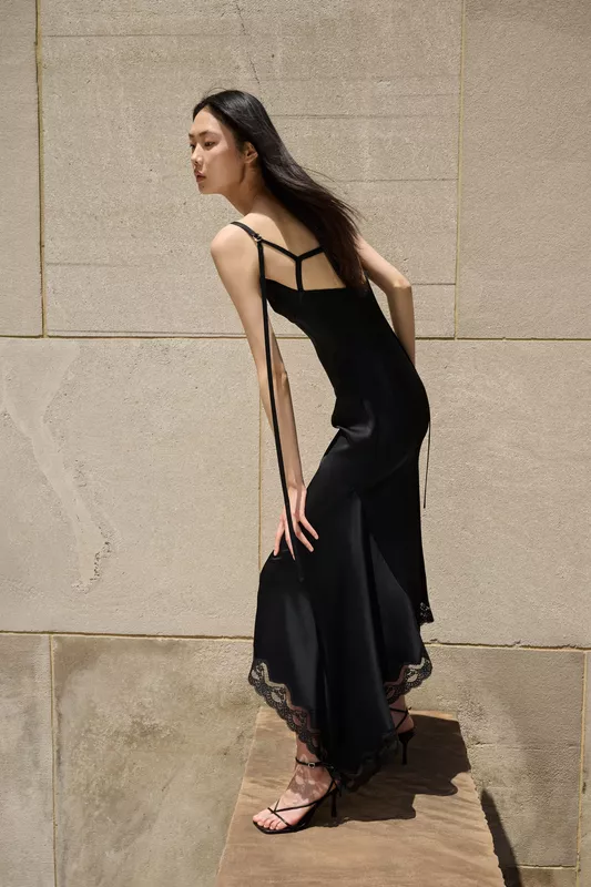 00016-monse-resort-2025-credit-soraya-zaman-brand